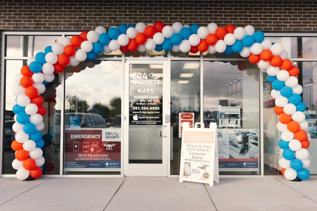 ER4 Gadgets store in Katy, TX with red, white, and blue balloon arch. iPhone repair in Houston. ER4Gadgets